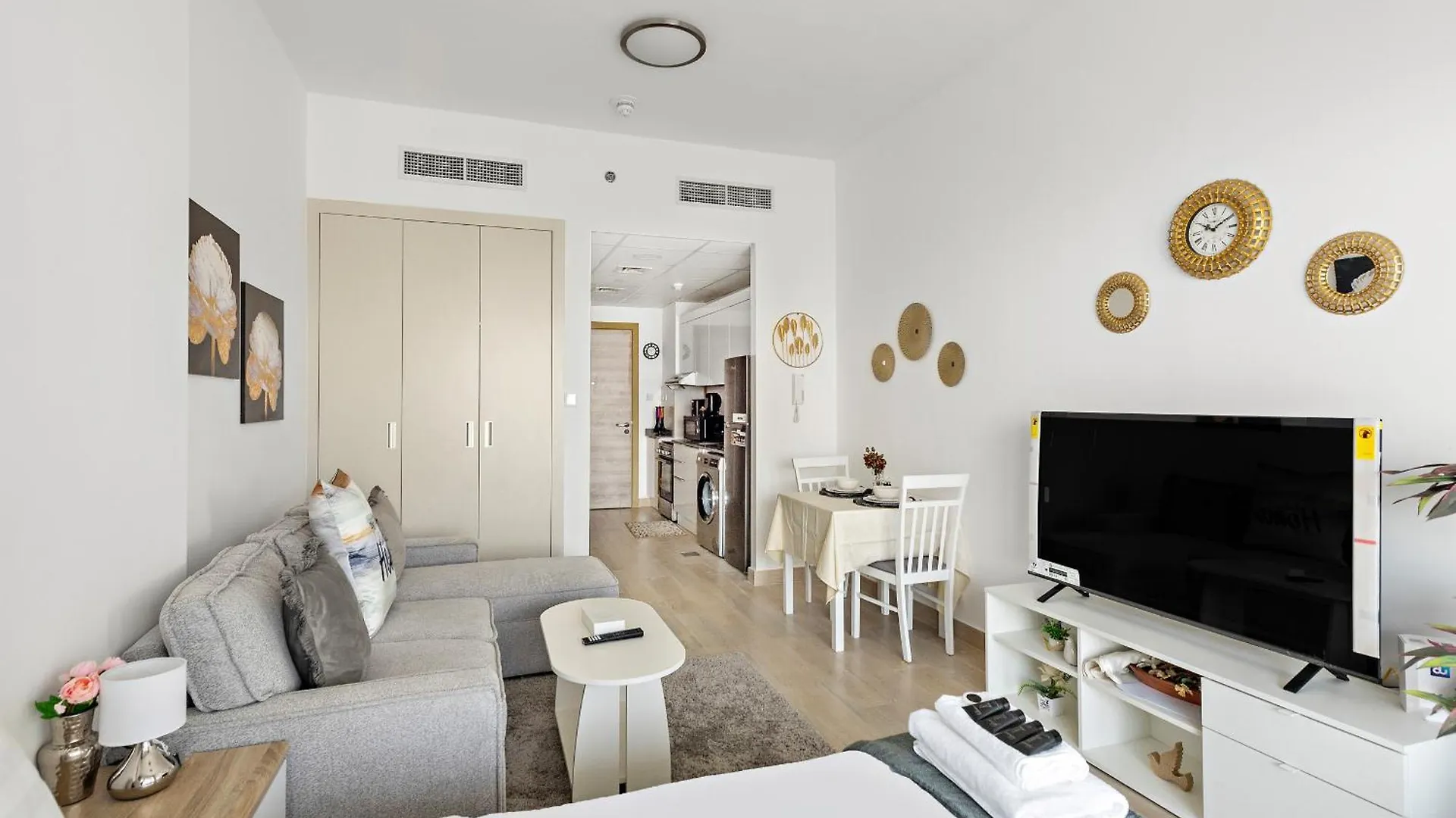 Апартаменты Modern Studio With Sofa Bed In Jvc- Дубай