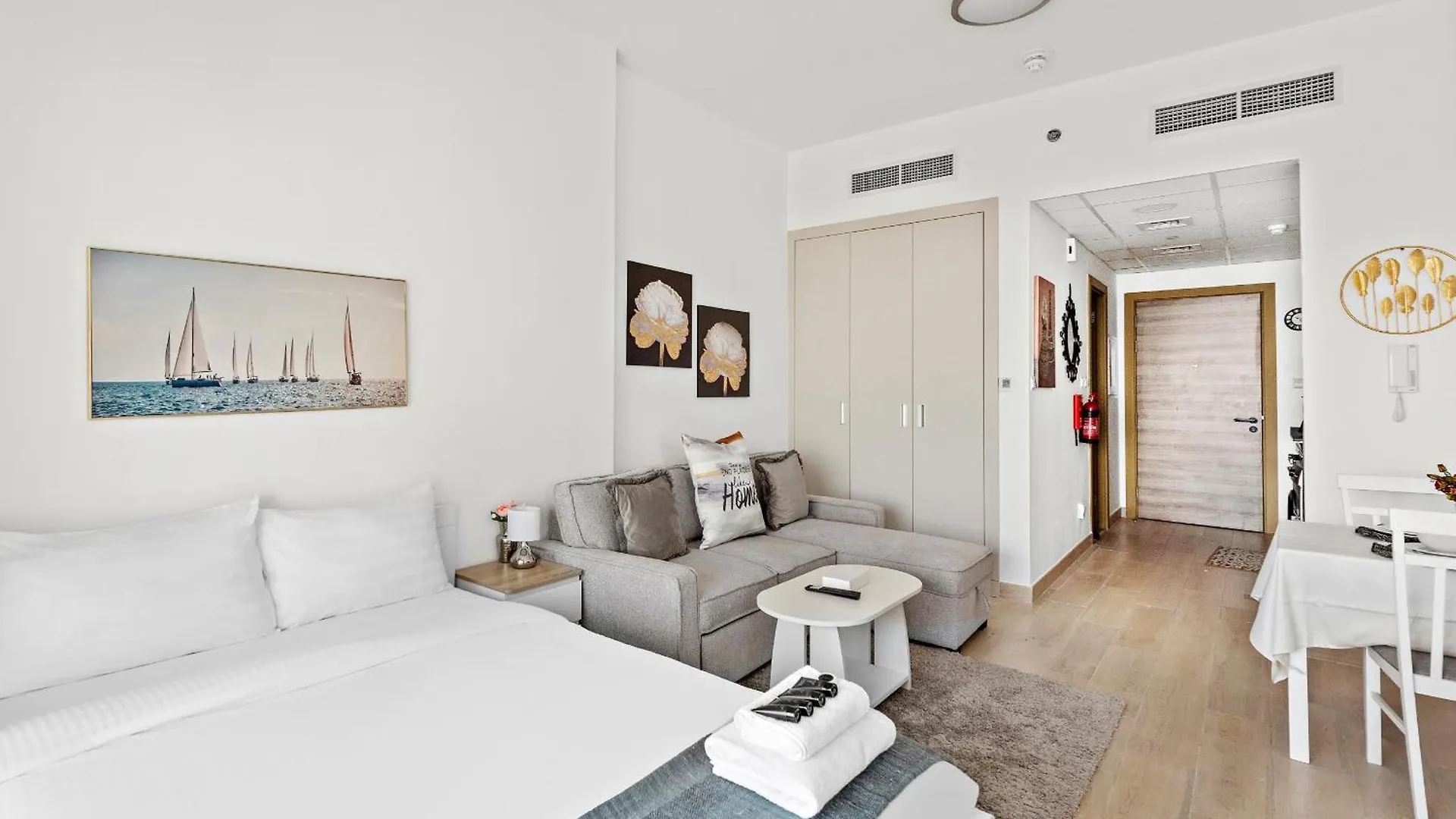 Апартаменты Modern Studio With Sofa Bed In Jvc- Дубай